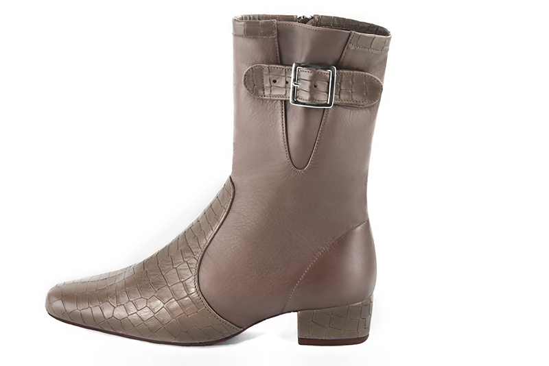 Bronze beige women's ankle boots with buckles on the sides. Round toe. Low block heels. Profile view - Florence KOOIJMAN